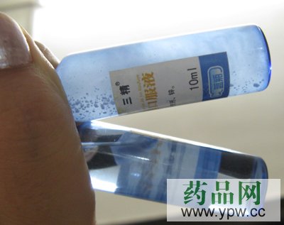 口服液里出現(xiàn)不明絮狀物!